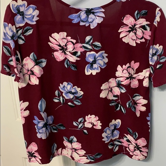 Kendall & Kylie Blouse - Picture 3 of 3